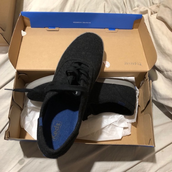 mens black keds